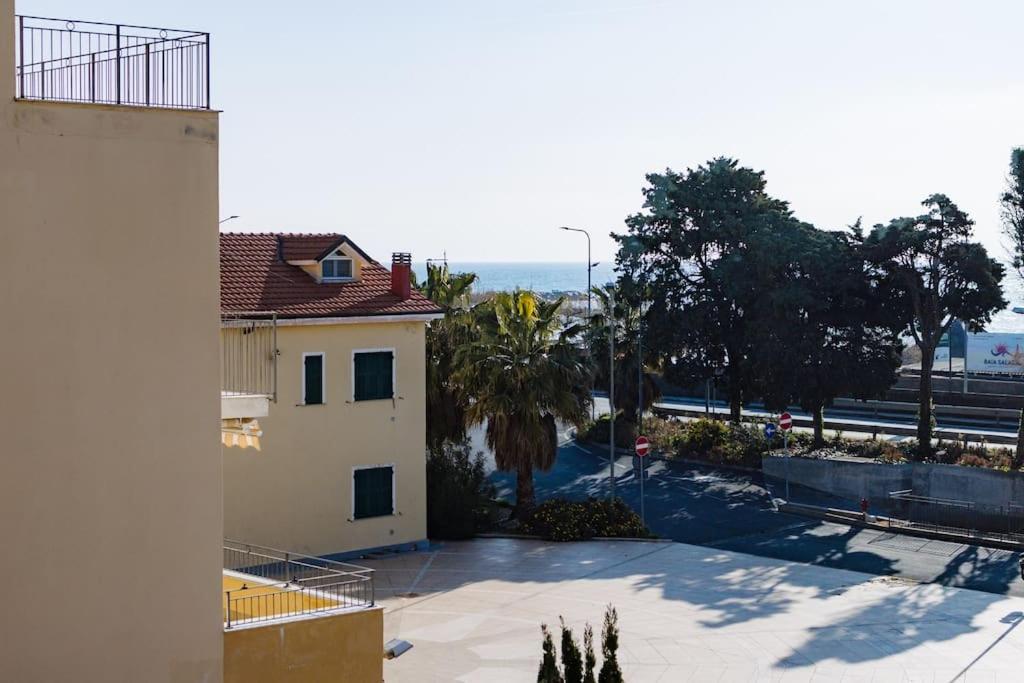 Fronte Mare-Piscina- Pista Ciclabile Apartment Imperia Exterior photo